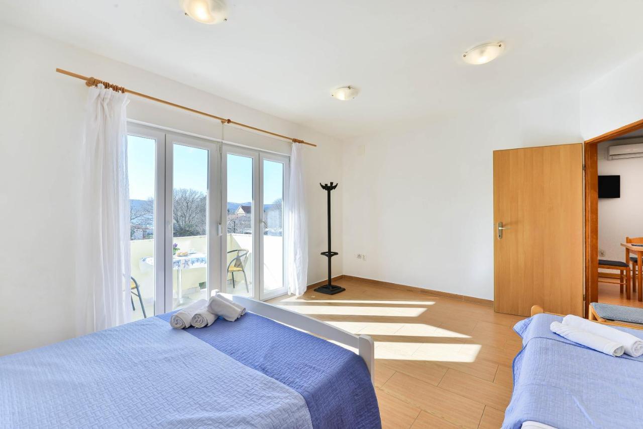 Apartments Adria Turanj Extérieur photo